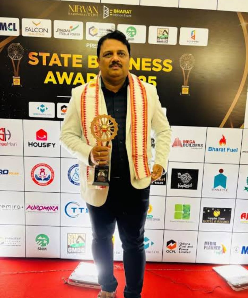 State Business Award 2025 Received by Rashmi Sir